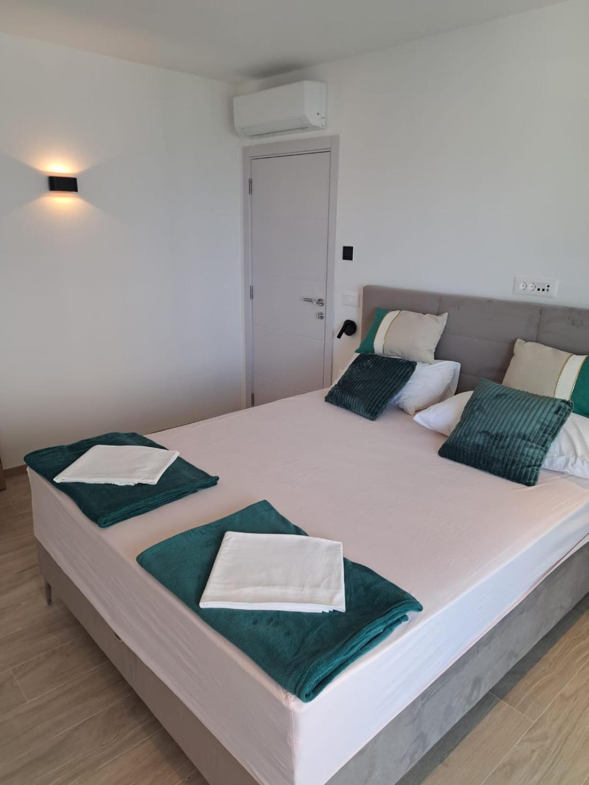 M&M Luxury Apartments Petrcane