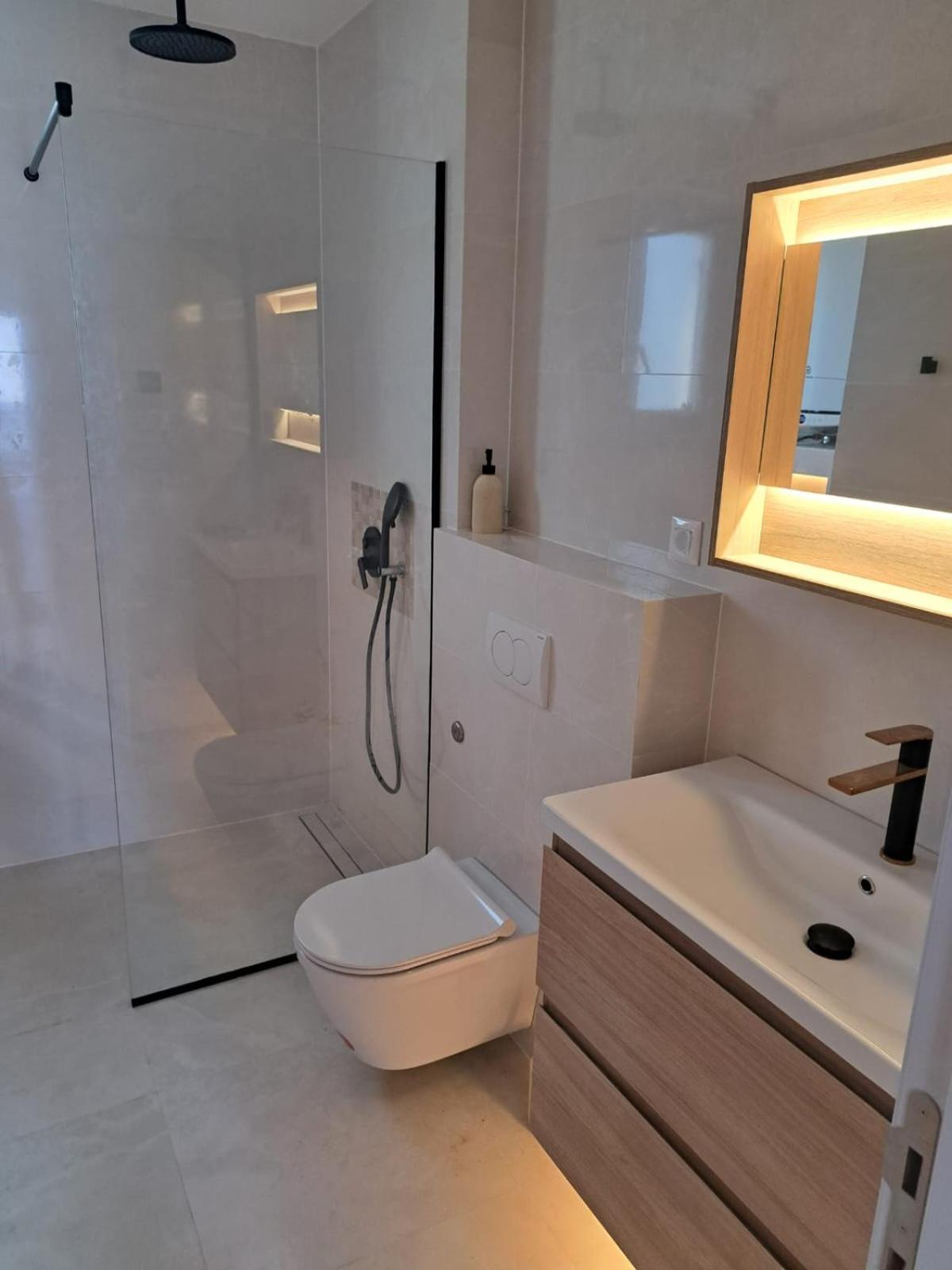 M&M Luxury Apartments Apartment *