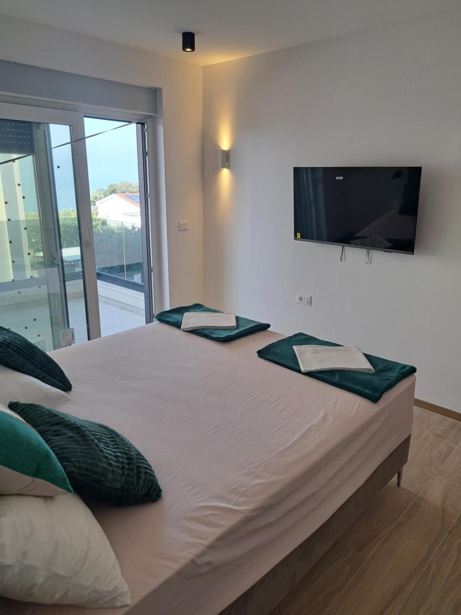 M&M Luxury Apartments Apartment