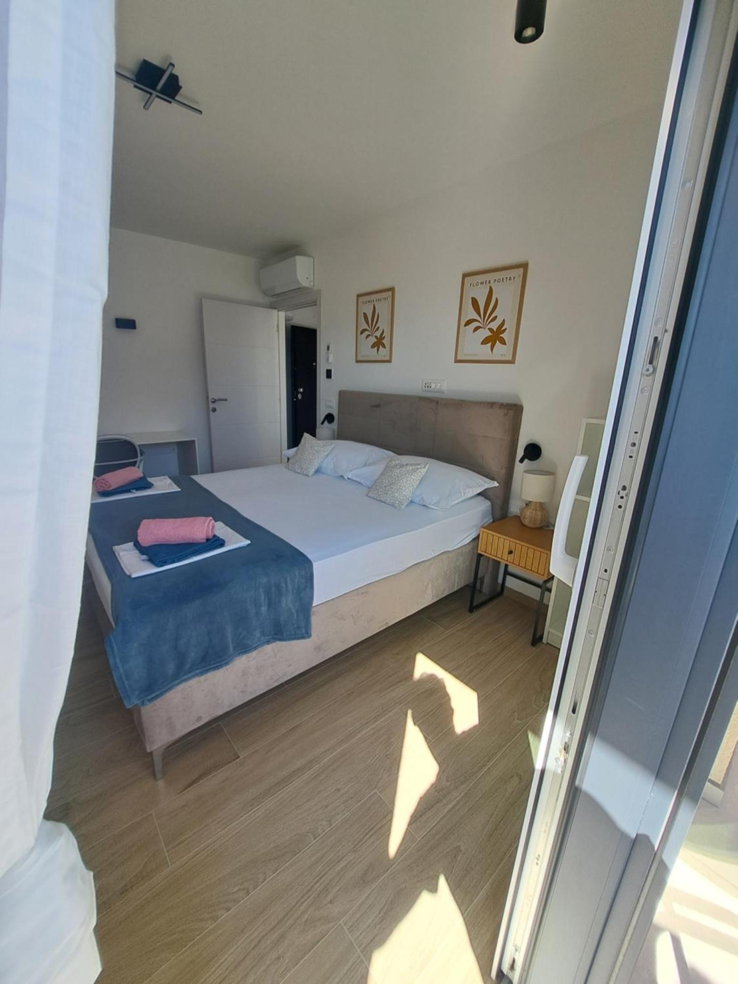 M&M Luxury Apartments Apartment