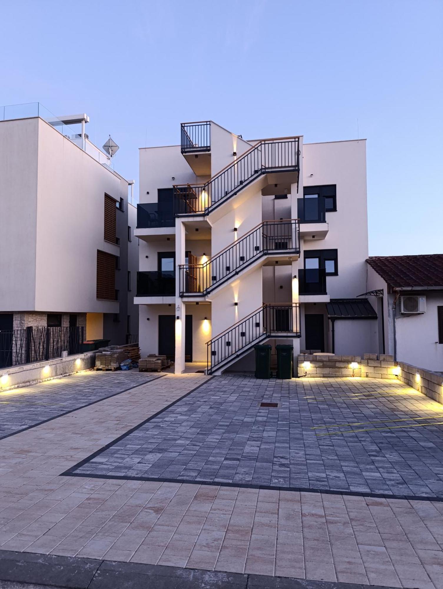 M&M Luxury Apartments Apartment *